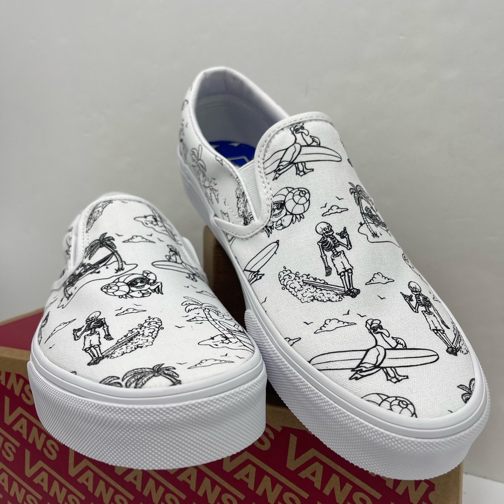 Vans WMNS Classic Slip-On
Low Tide True White/True
VN0A5JLXBPD Sneakers - Picture 2 of 16